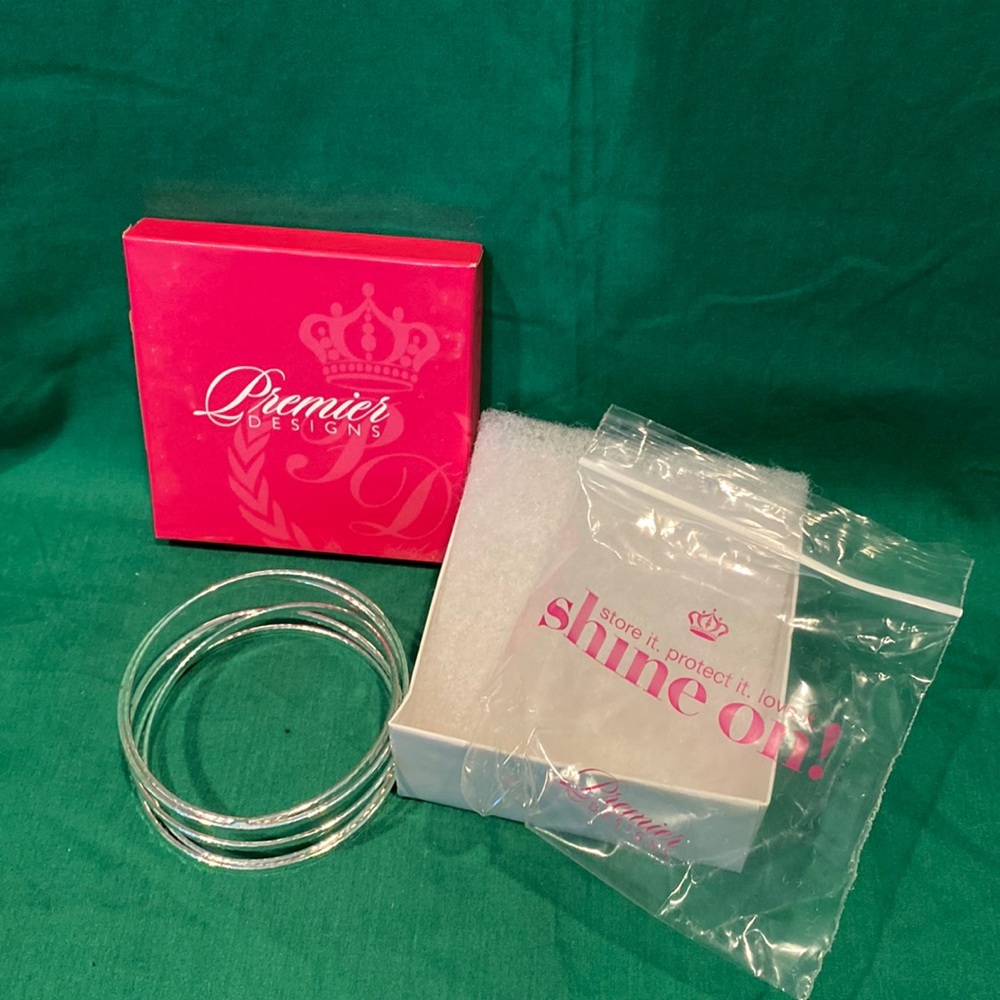 🩰 NIB Premier Designs 5876 Illusion Silver Bracelet New Jewels